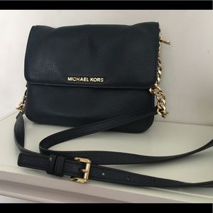 🦋 Michael Kors Crossbody in Deep Blue 🦋